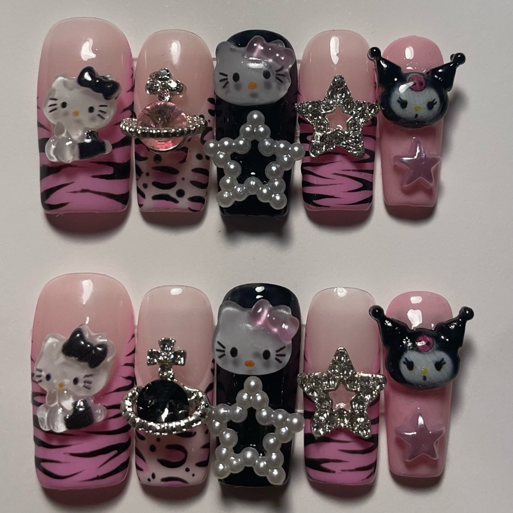 Y2K HELLO KITTY NAILS